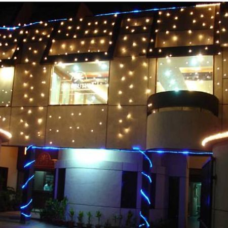 Oyo 15791 Flagship Hotel Executive Hazratganj Lucknow Bagian luar foto