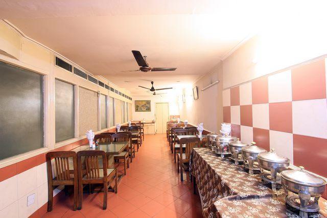 Oyo 15791 Flagship Hotel Executive Hazratganj Lucknow Bagian luar foto