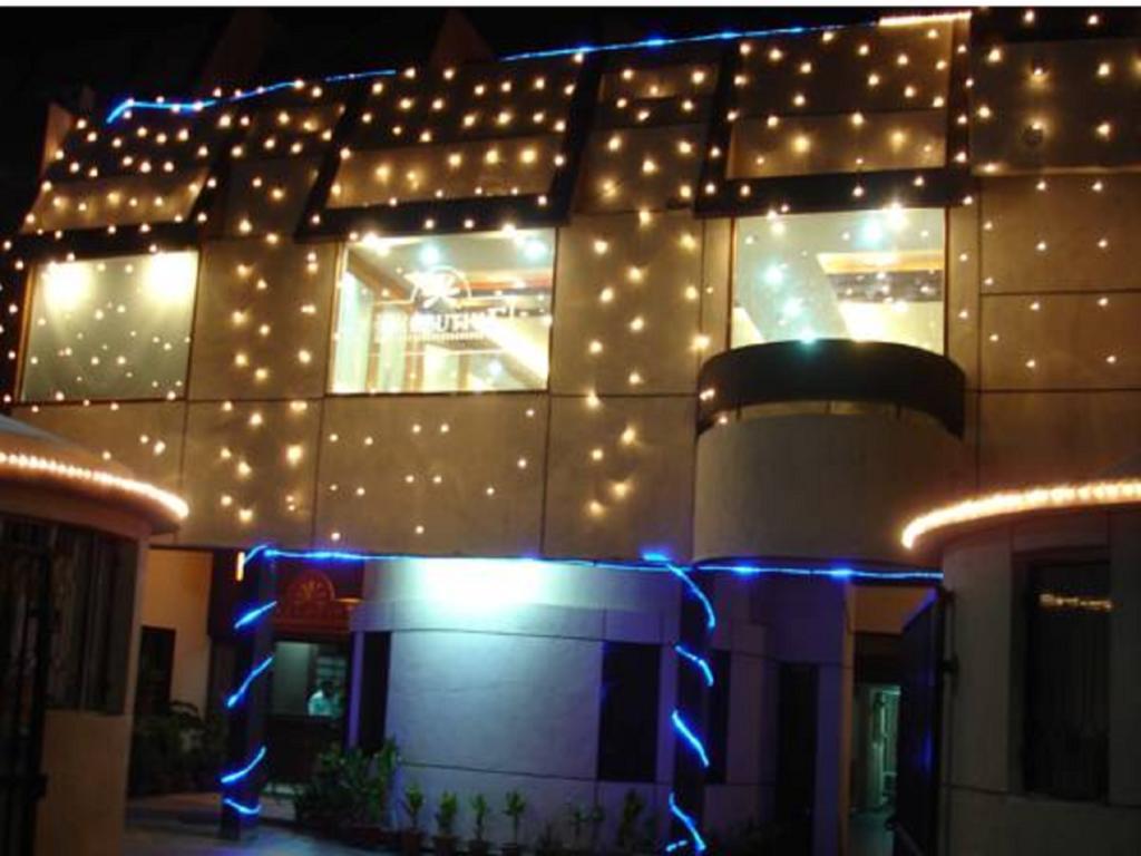 Oyo 15791 Flagship Hotel Executive Hazratganj Lucknow Bagian luar foto