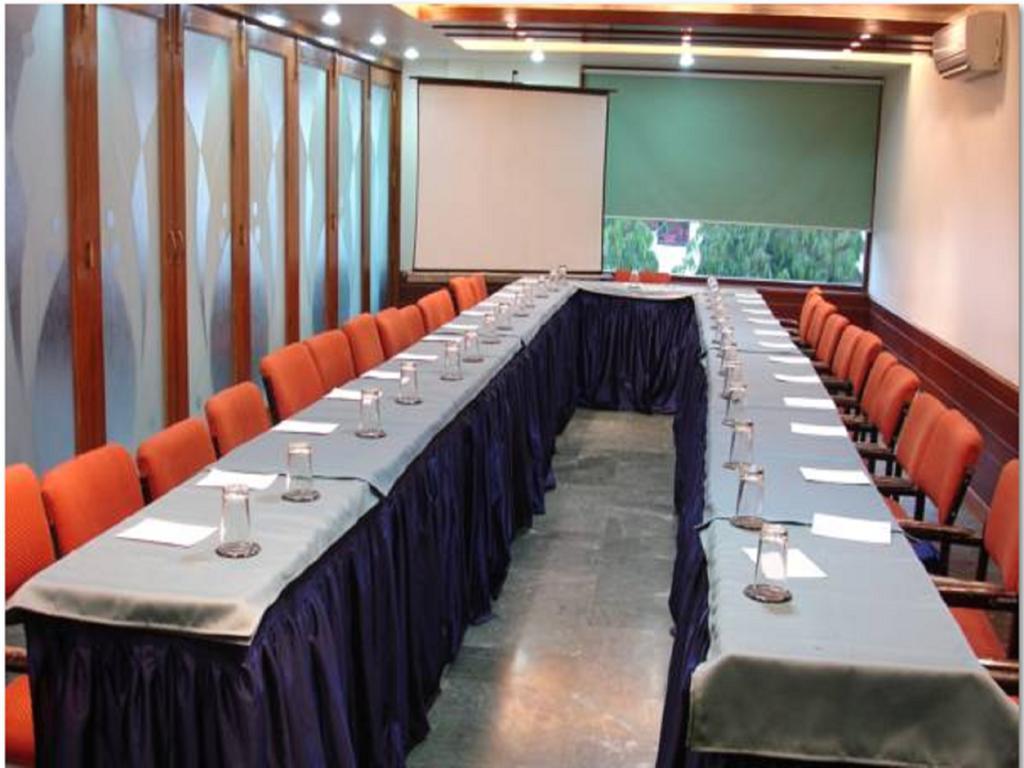 Oyo 15791 Flagship Hotel Executive Hazratganj Lucknow Bagian luar foto