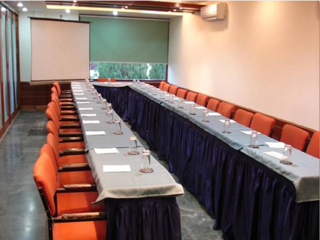 Oyo 15791 Flagship Hotel Executive Hazratganj Lucknow Bagian luar foto