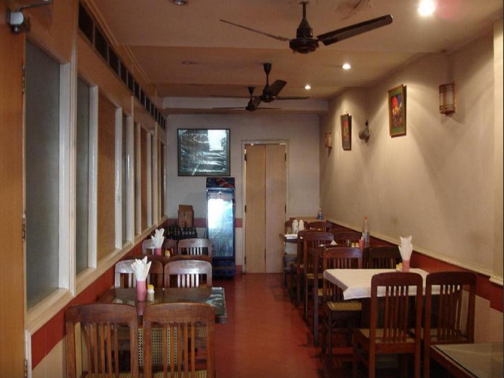 Oyo 15791 Flagship Hotel Executive Hazratganj Lucknow Bagian luar foto