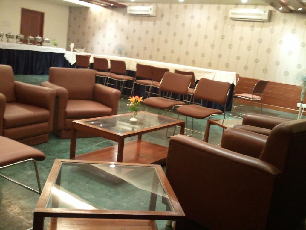 Oyo 15791 Flagship Hotel Executive Hazratganj Lucknow Bagian luar foto