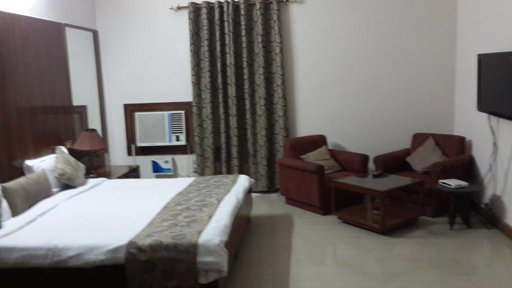 Oyo 15791 Flagship Hotel Executive Hazratganj Lucknow Bagian luar foto