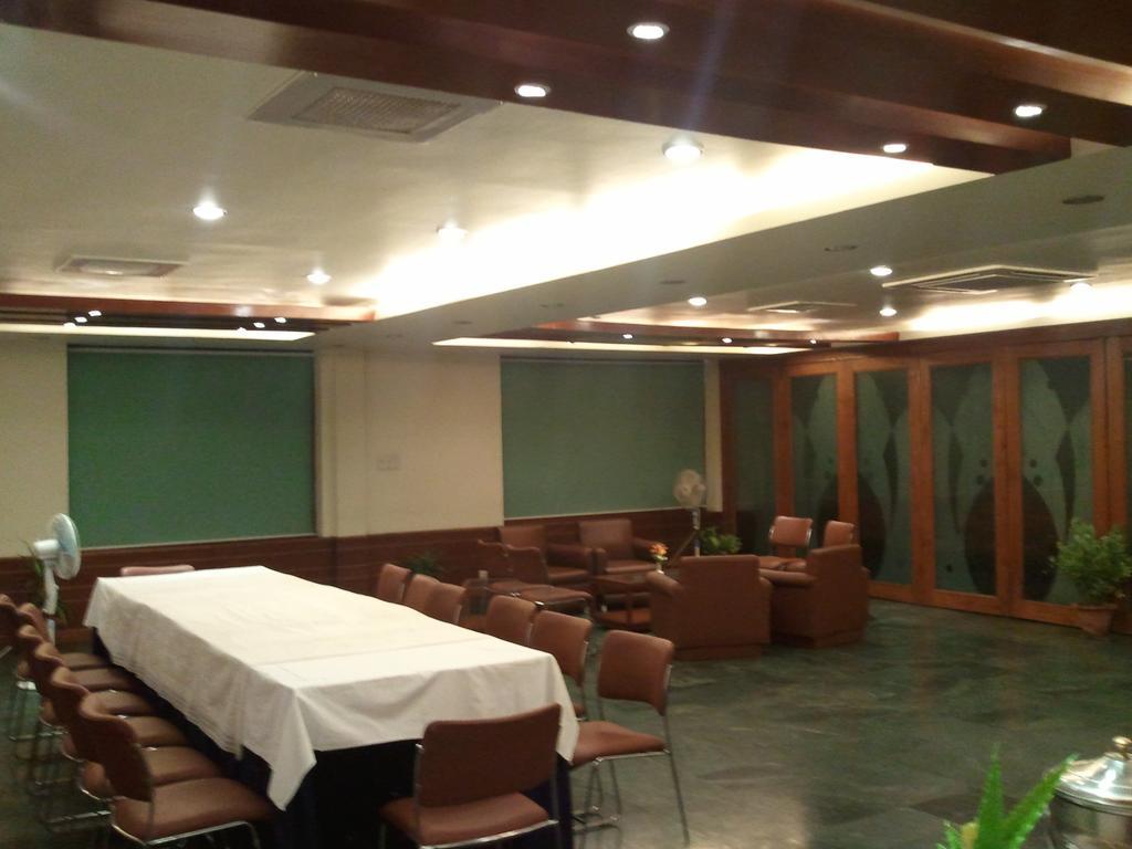 Oyo 15791 Flagship Hotel Executive Hazratganj Lucknow Bagian luar foto