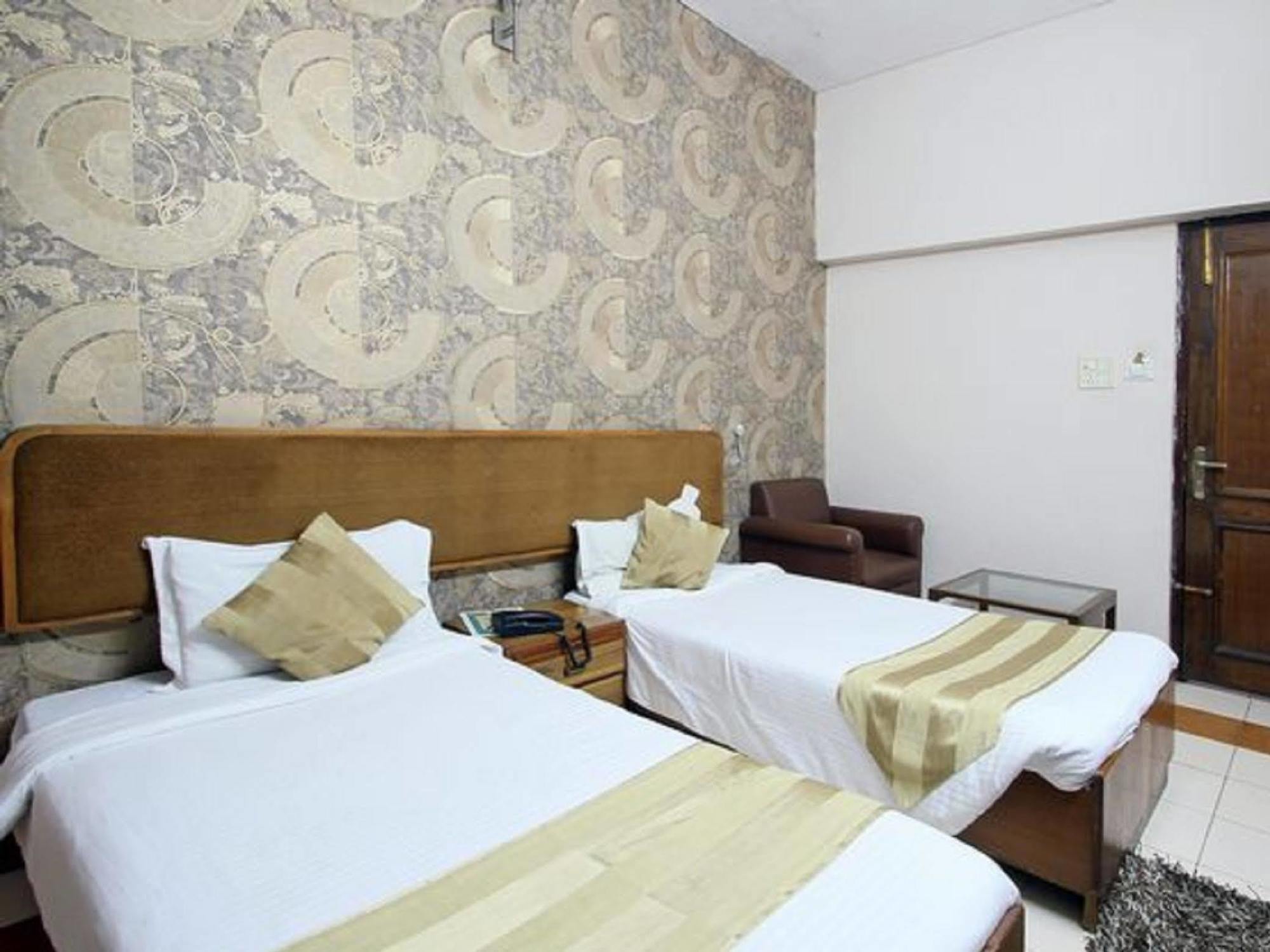 Oyo 15791 Flagship Hotel Executive Hazratganj Lucknow Bagian luar foto